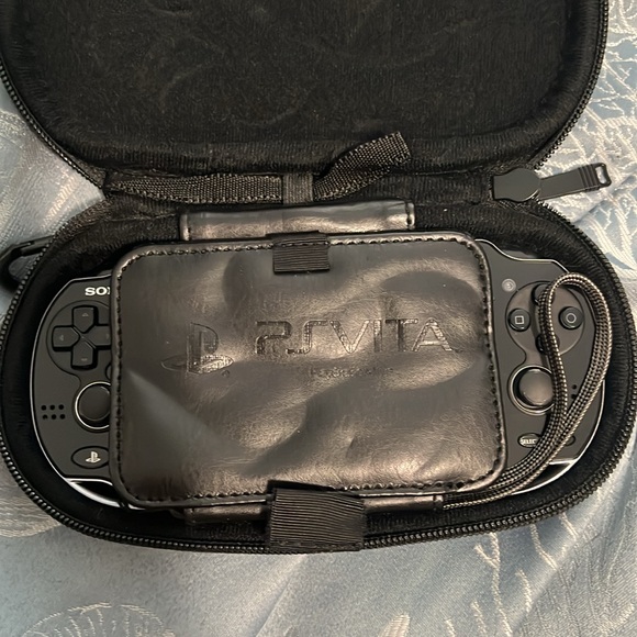 Brand new (but old) play station vita - Picture 3 of 9